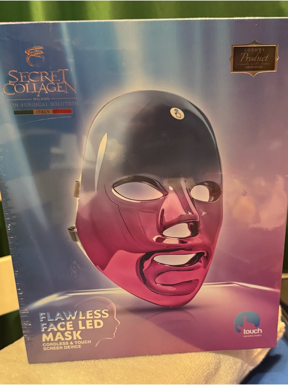Flawless Face LED Mask in Pink and Purple
